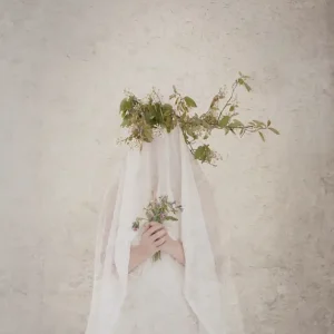 Ze is lente. posters & art prints door Tiina Petersson - Premium Poster - 50x70 Soldes