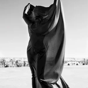 Ze is niet bang. posters & art prints door Naelia Salas Amnér - Premium Poster - 50x70 Pas Cher