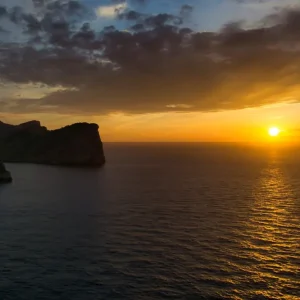 Zonsondergang bij de Cap posters & art prints door Carsten Vogt - Premium Poster - 50x70 Petit Prix