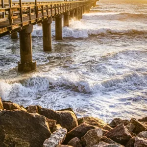 Zonsondergang bij de pier posters & art prints door Johan Pehrson - Premium Poster - 50x70 Jusqu’à Épuisement Des Stocks