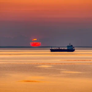 Zonsondergang posters & art prints door Bernardo Peters-Velasquez - Premium Poster - 50x70 Prix Cassé