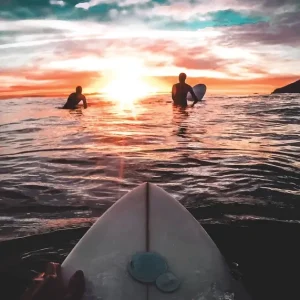 Zonsondergang Surfen posters & art prints door ganesh ulya - Premium Poster - 50x70 Meilleur Prix