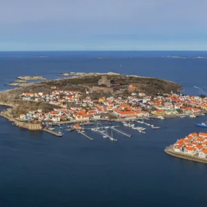 57°53'10.2"N 11°34'39.8"OL posters & art prints door Christopher Inglund - Premium Poster - 50x70 Remise