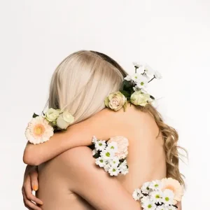 Achat Immédiat bloem knuffel posters & art prints door Ellen Sjö - Premium Poster - 50x70