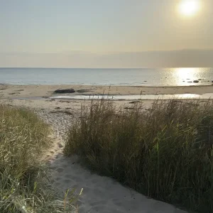 Zweden Zomer-Vreedzame Zonsondergang: Een Vredige Strandontsnapping posters & art prints door Jonas Ohlsson - Premium Poster - 50x70 Livraison Express