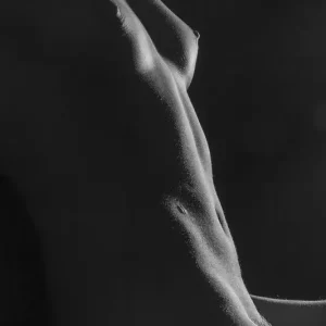 Zwart-witte vrouwelijke torso posters & art prints door Arnoldus Johannes van Dreven - Premium Poster - 50x70 Remise