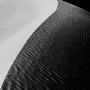 Abstracte zandduinen zwart/wit posters & art prints door Photolovers - Premium Poster - 50x70 Nouveauté