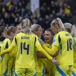 Achat Immédiat Johanna Rytting Kaneryd cheers posters & art prints door Per Ljung - Premium Poster - 50x70