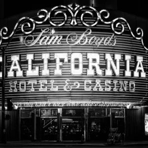 Achat Immédiat Retro Vegas Casino posters & art prints door Philippe HUGONNARD - Premium Poster - 50x70