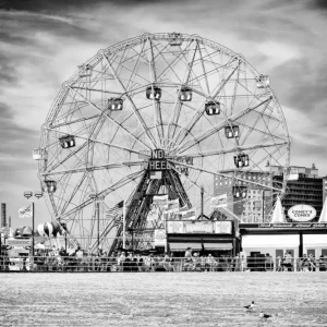 Wonder Wheel posters & art prints door Philippe HUGONNARD - Premium Poster - 50x70 Promotion Saisonnière